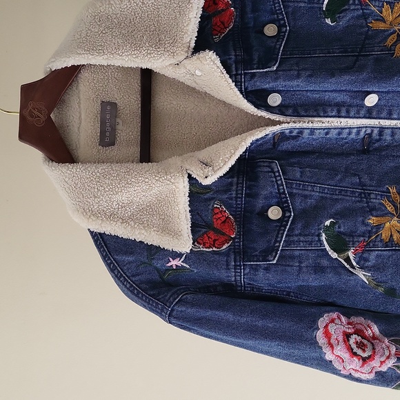 Bagatelle Sherpa Lined Denim Jacket with Floral, Avian and Feline Embroi… - Picture 6 of 16